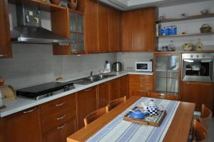 A kitchen or kitchenette at Sand 228 Home