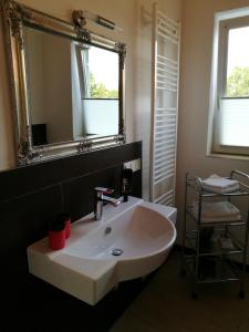 Ein Badezimmer in der Unterkunft Ferienwohnung in Marburg/Wehrda