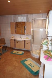 Koupelna v ubytování Haus Remler + 20 fotografií