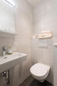Koupelna v ubytování Gästehaus Zwischenberger + 37 fotografií