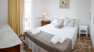 Łóżko lub łóżka w pokoju w obiekcie Heraklion Old Port Apartments