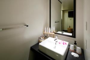 Koupelna v ubytování Hotel The Lotus Bali (Adult Only)