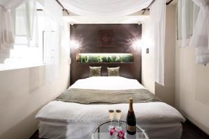 Postel nebo postele na pokoji v ubytování Hotel The Lotus Bali (Adult Only)