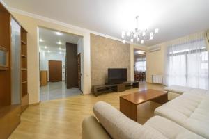 TV a/nebo společenská místnost v ubytování Partner Guest House Shota Rustaveli