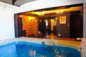 Bazén v ubytování Central Hotel nebo v jeho okolí