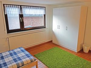 Afbeelding uit fotogalerij van Gräfrath Gästehaus Neunkirchen-Seelscheid in Söntgerath