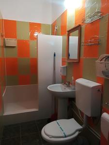 a bathroom with a toilet and a sink at Center Park Apartment in Cluj-Napoca