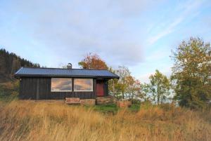 a cabin in the middle of a field at Grindaplassen in Leksvik