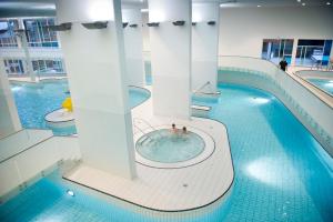 Bazén v ubytování Hotel DGI-Huset Herning nebo v jeho okolí
