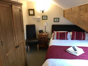 Un pat sau paturi într-o cameră la Clayhanger Guest House