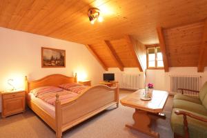 מיטה או מיטות בחדר ב-Gasthaus zur Moosmühle