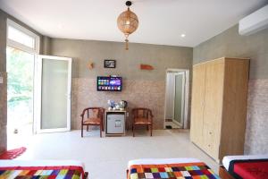 TV a/nebo společenská místnost v ubytování An Bang Beach Town Homestay