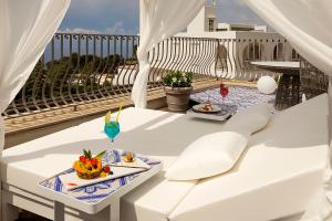a white table topped with a white table cloth at Hotel Villa Blu Capri in Anacapri