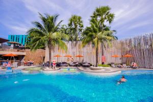 Bazén v ubytování The Beach Heights Resort SHA Plus nebo v jeho okolí
