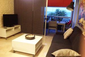 A television and/or entertainment centre at Apartamento en Playa de las Burras