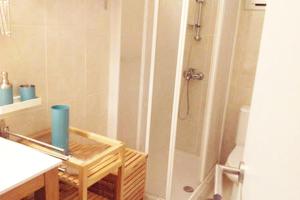 A bathroom at Apartamento en Playa de las Burras