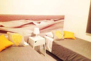 A bed or beds in a room at Apartamento en Playa de las Burras