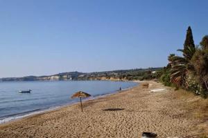 Fotografia z galérie ubytovania Villa Panorama Michalis Haikos two minutes walk to the beach Peroulia v destinácii Kómboi