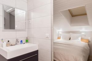 RESIDENCE OLYMPIE 1 tesisinde bir banyo