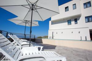 Balkón nebo terasa v ubytování Whitehouse Apartments