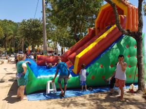 a group of people playing in a play park at Quarto Privativo em Condominio in Rio de Janeiro
