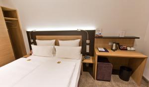 Postel nebo postele na pokoji v ubytování Astor & Aparthotel