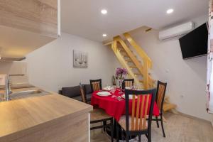 Μια τηλεόραση ή/και κέντρο ψυχαγωγίας στο Holiday Home Vesna