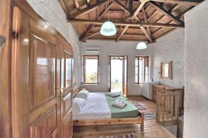 Posteľ alebo postele v izbe v ubytovaní Secret Sporades Panoramic Residence