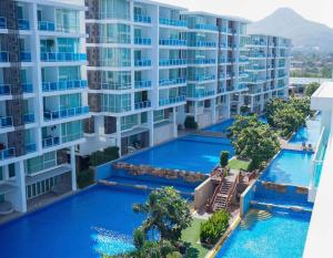Bazén v ubytování My Resort Huahin C605 nebo v jeho okolí