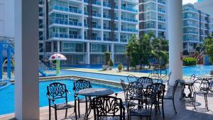 Bazén v ubytování My Resort Huahin C605 nebo v jeho okolí