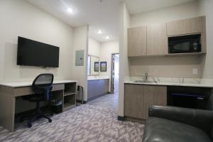 Days Inn by Wyndham Calgary North Balzac