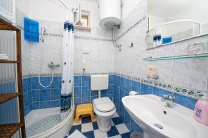 Koupelna v ubytování Apartments Sanda