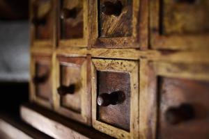 クフォニシアにあるWindmill Villaの古木造の戸棚