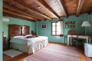 a bedroom with a bed and a desk and a window at Ca' Marsure B&B in Azzano Decimo