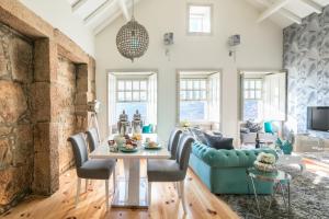 a living room with a blue couch and a table at Oporto Platinum Loft in Porto