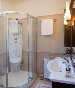 Phòng tắm tại Florena Villas