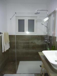 a bathroom with a shower and a sink at Casa da Quinta in Vila Franca do Campo