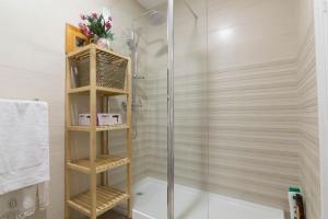 A bathroom at Sun And Chic Malaga Még 36 kép