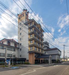 a tall building on the corner of a street at Masunoi in Mie