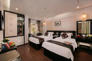 Ένα ή περισσότερα κρεβάτια σε δωμάτιο στο Hanoi Emotion Hotel