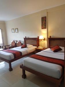 Postel nebo postele na pokoji v ubytování Melasti Beach Resort & Spa Legian