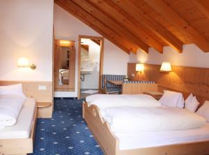 Rúm í herbergi á Hotel Gallia