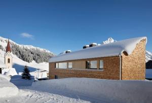 WarthsAp Apartmenthaus v zime