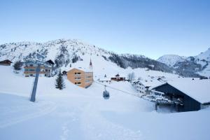 WarthsAp Apartmenthaus v zime