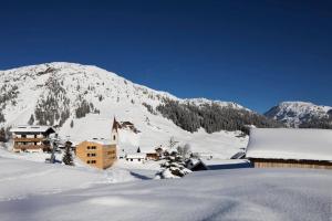 WarthsAp Apartmenthaus v zime