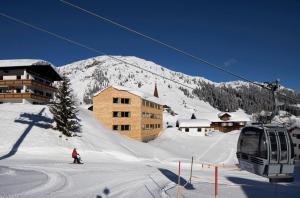 WarthsAp Apartmenthaus v zime