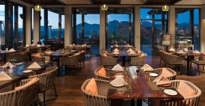 Restaurace v ubytování Anantara Al Jabal Al Akhdar Resort