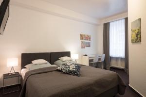 Llit o llits en una habitació de Hotel Brandenburger Hof
