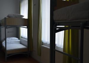 Postel nebo postele na pokoji v ubytování Ciszterci Ház Baja