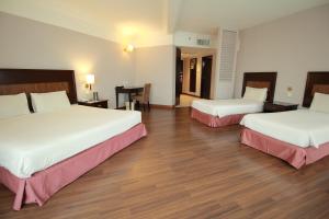 Postel nebo postele na pokoji v ubytování Grand Kampar Hotel